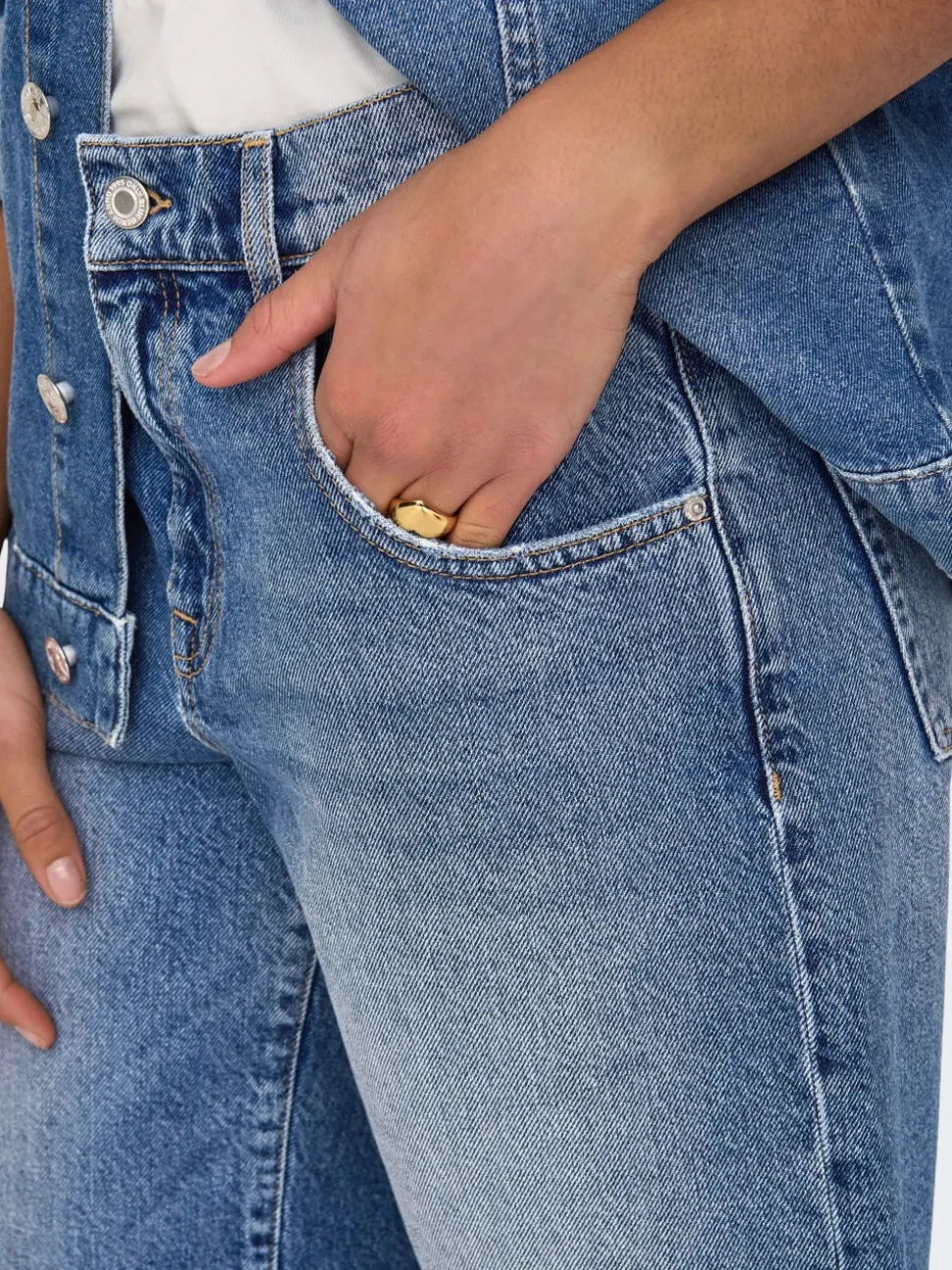 ONLMATE Średnia talia Krój baggy Jeansowe szorty