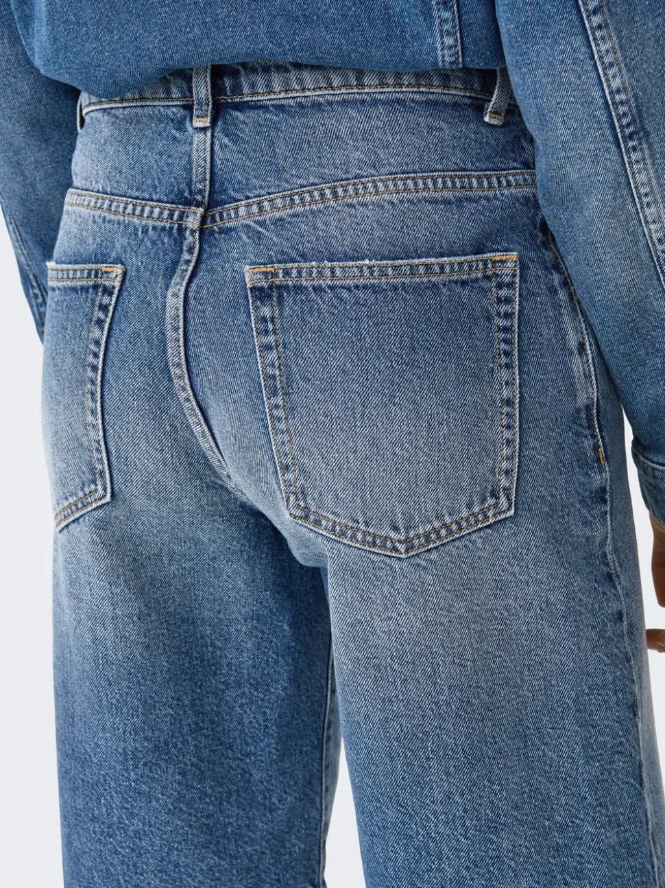 ONLMATE Średnia talia Krój baggy Jeansowe szorty