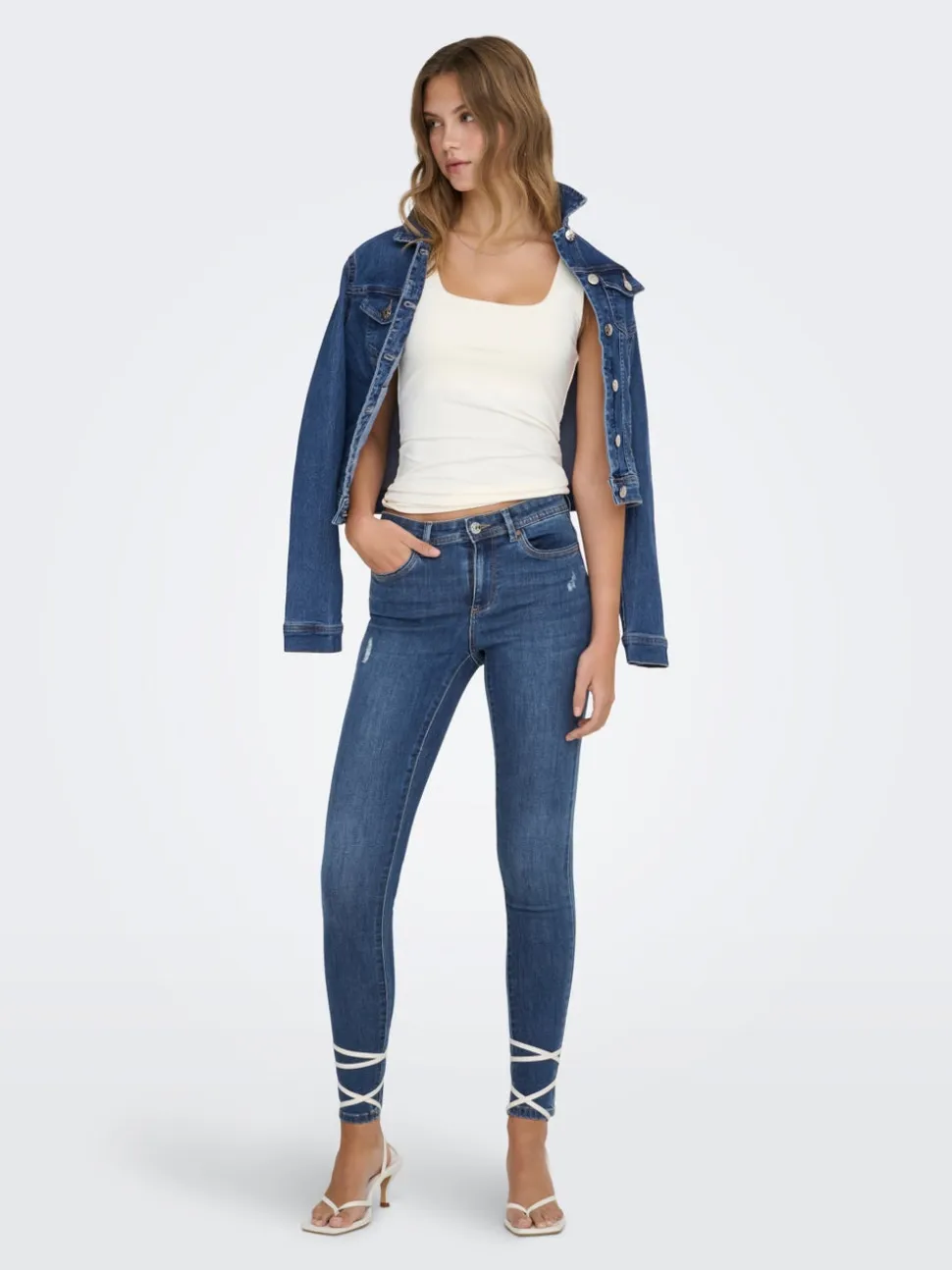 ONLWAUW Średnia talia Krój skinny Jeans
