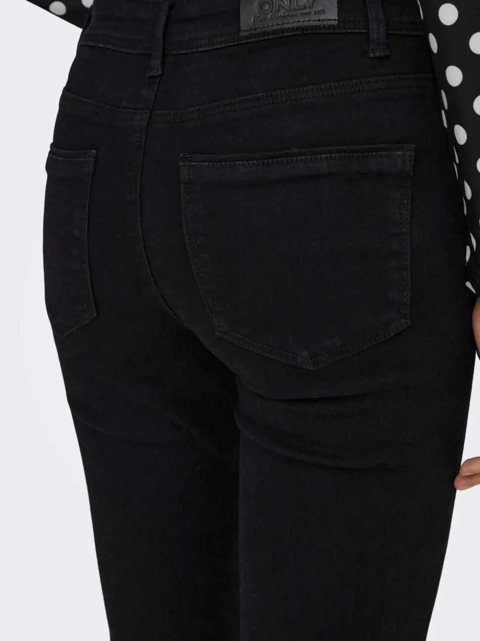 ONLWOW Średnia talia Krój flared Jeans