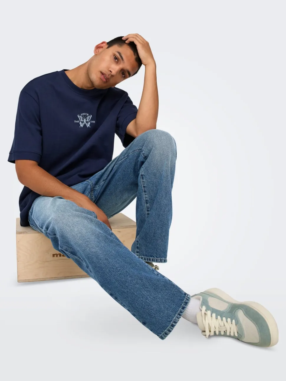 ONSEDGE Średnia talia Krój prosty Jeans