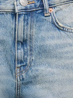 OSJEDGE Średni stan Krój prosty Szorty